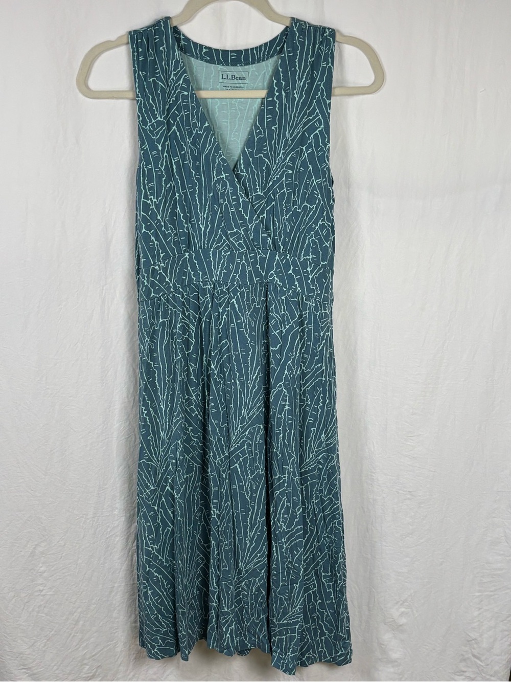 L.L. Bean women’s medium Teal Patterned Sleeveless V-Neck Dress